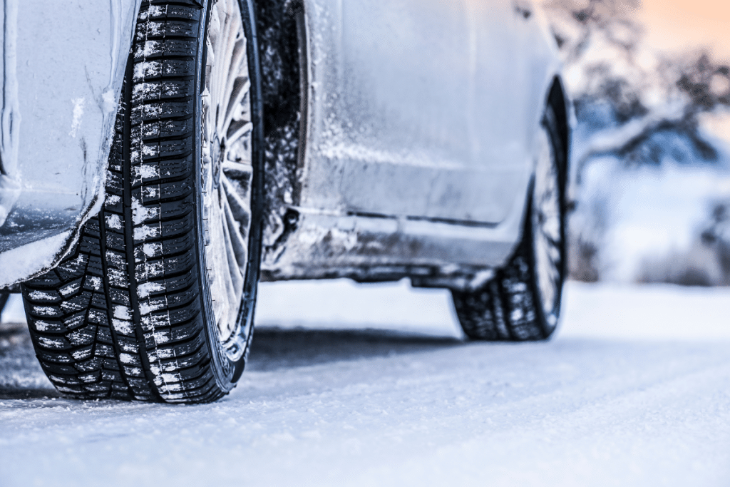 Can I use 5W30 instead of 0W30? A close up of car tyres in the snow symbolising cold climate considerations